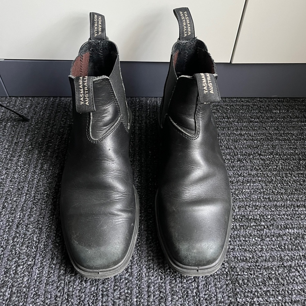 Black square toe blundstones sz 4.5